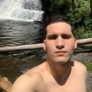 Meet your Posher, Caio